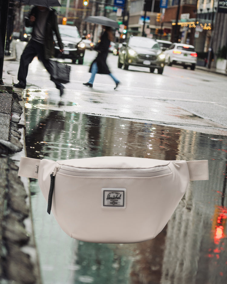 Herschel Supply Co. Pop Quiz Hip Pack in Moonbeam Tonal colorway, featuring a sleek, minimalist design perfect for daily essentials.