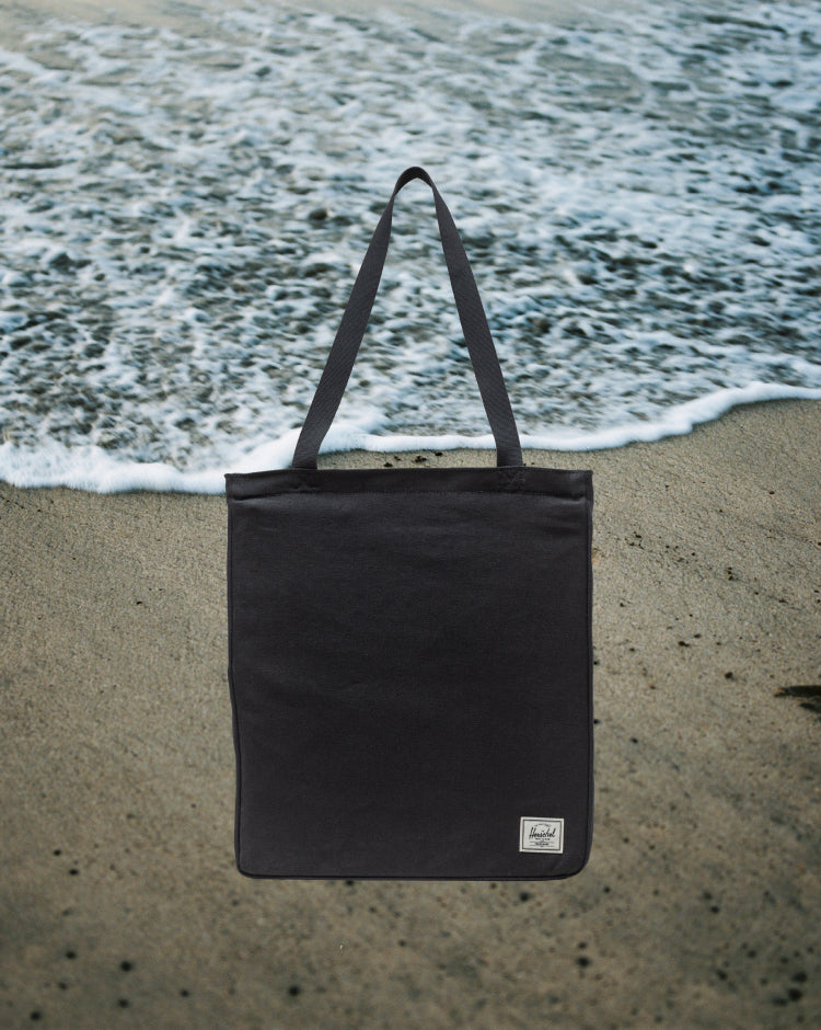 Black Herschel Supply Co. Inga Tote bag.
